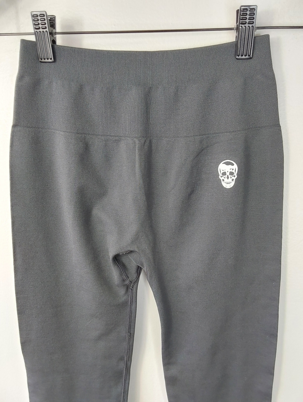Gymreapers Skull Logo Infinity Athletic Leggings In Flat Gray - Picture 3 of 7
